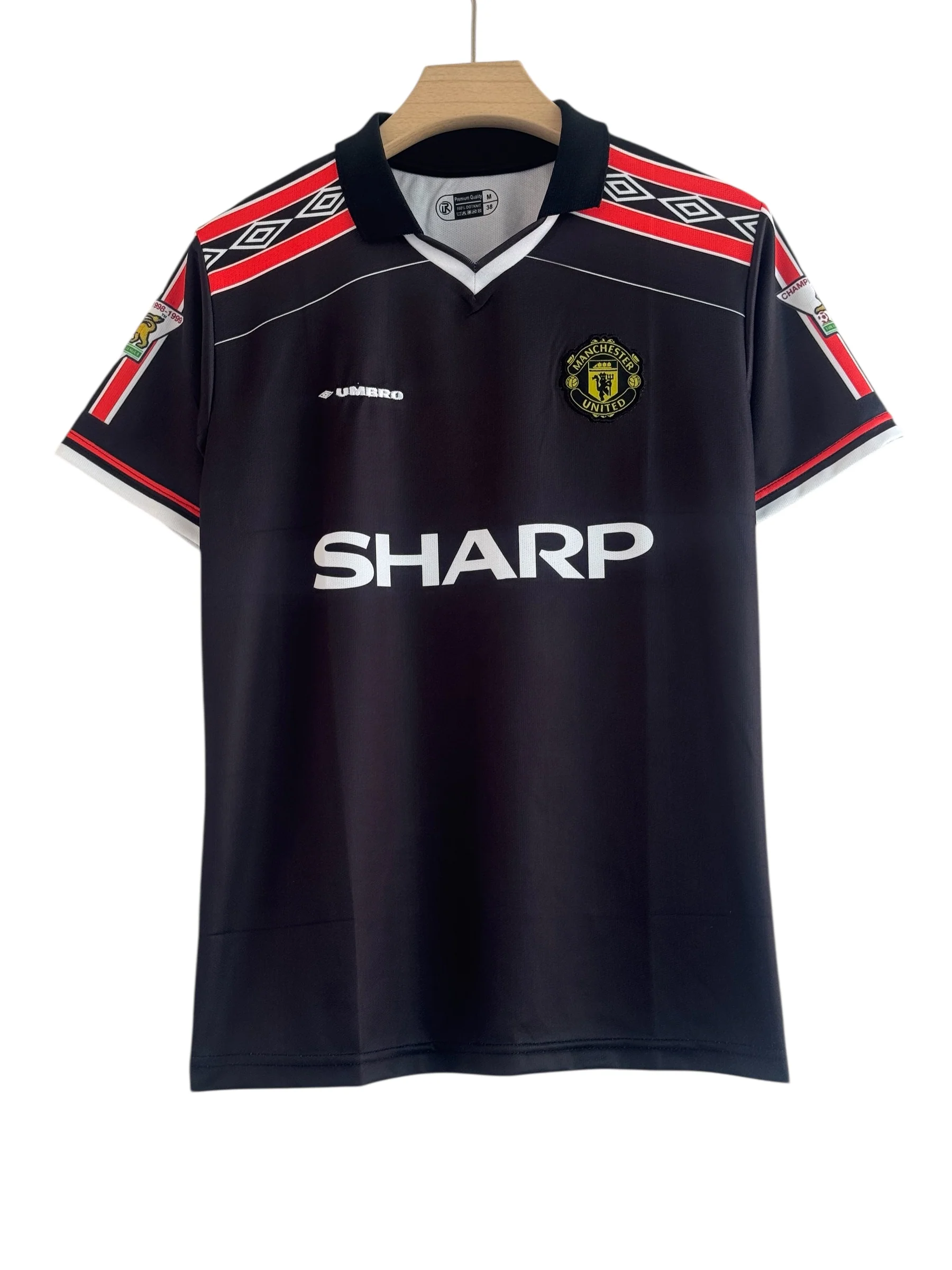Beckham-7 Manchester United 1998/99 Collar and embroidery