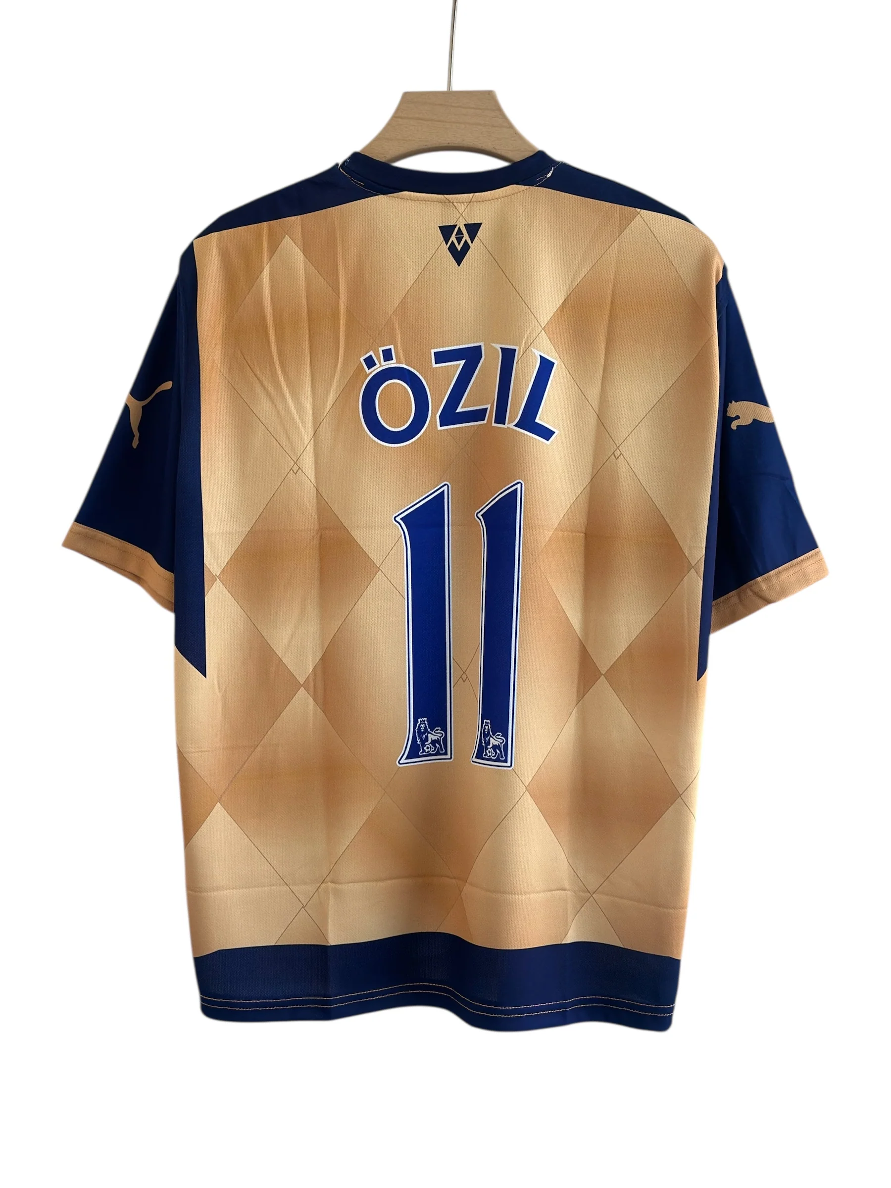 Ozil-11 Arsenal 2015/16 Five sleeve with embroidery - Image 2